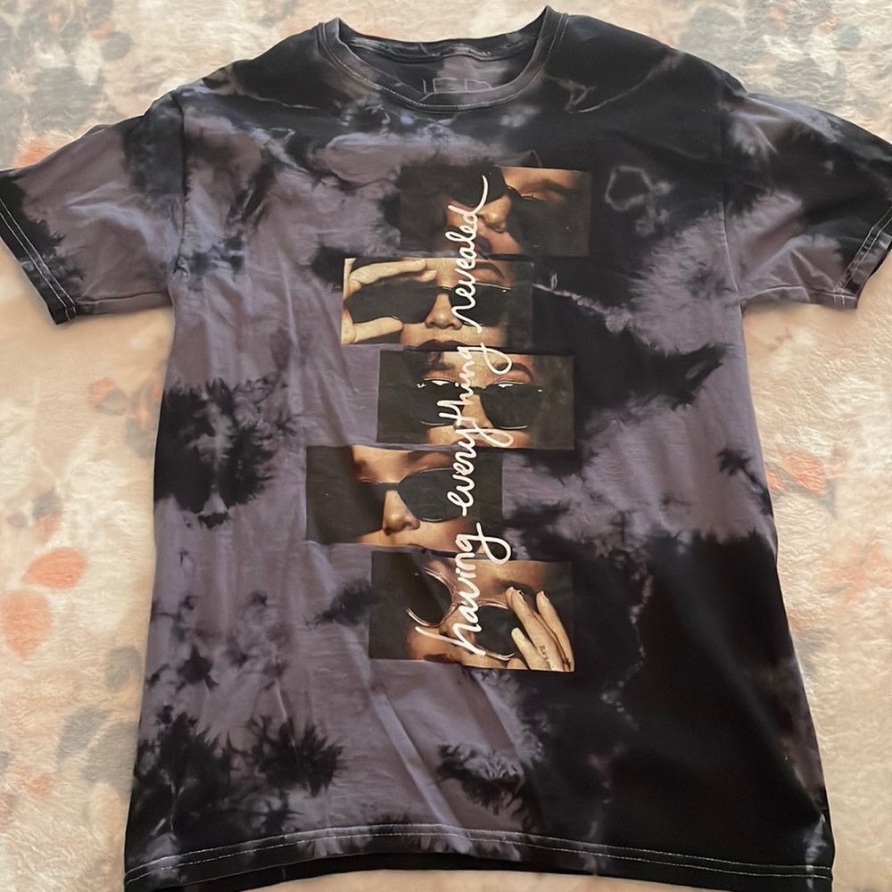 Rhianna short sleeve graphic tee
